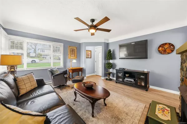 Saanich, BC V8Z 1T5,71 Cadillac Ave