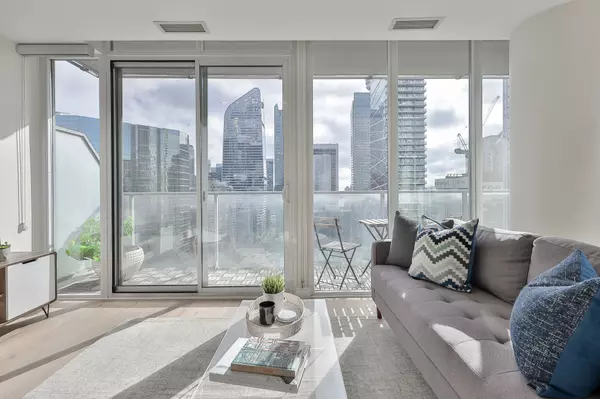 Toronto C01, ON M5H 4E6,126 Simcoe ST #2303