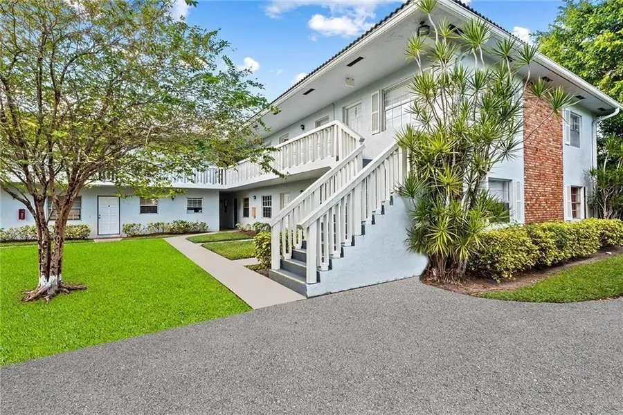 4140 Woodside Dr #205, Coral Springs, FL 33065