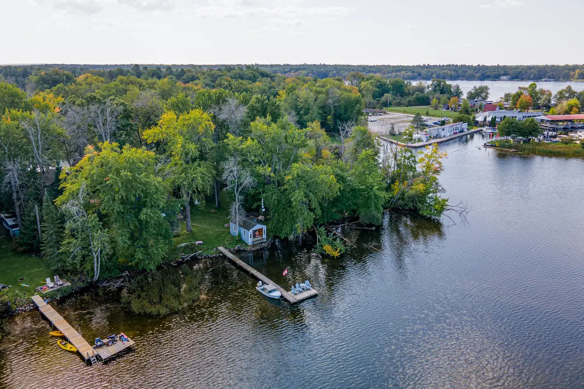 Gravenhurst, ON P0E 1N0,1046 Bea Dale LN