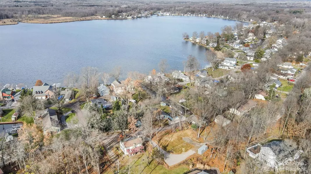 11865 Portage Lake AVE, Pinckney, MI 48169