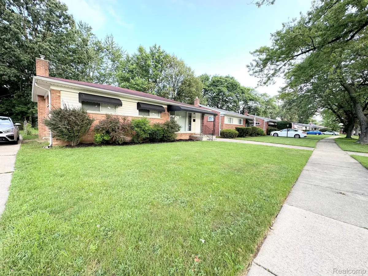 Redford, MI 48240,18671 MACARTHUR