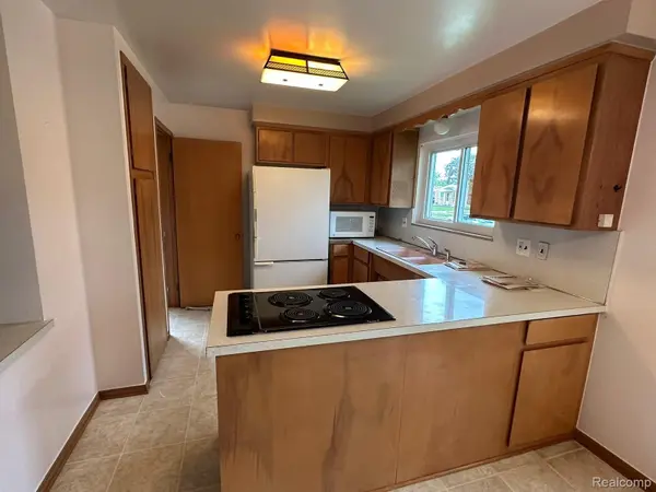 Warren, MI 48093,28876 PALM BEACH DR