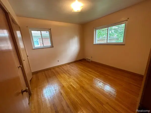 Warren, MI 48093,28876 PALM BEACH DR