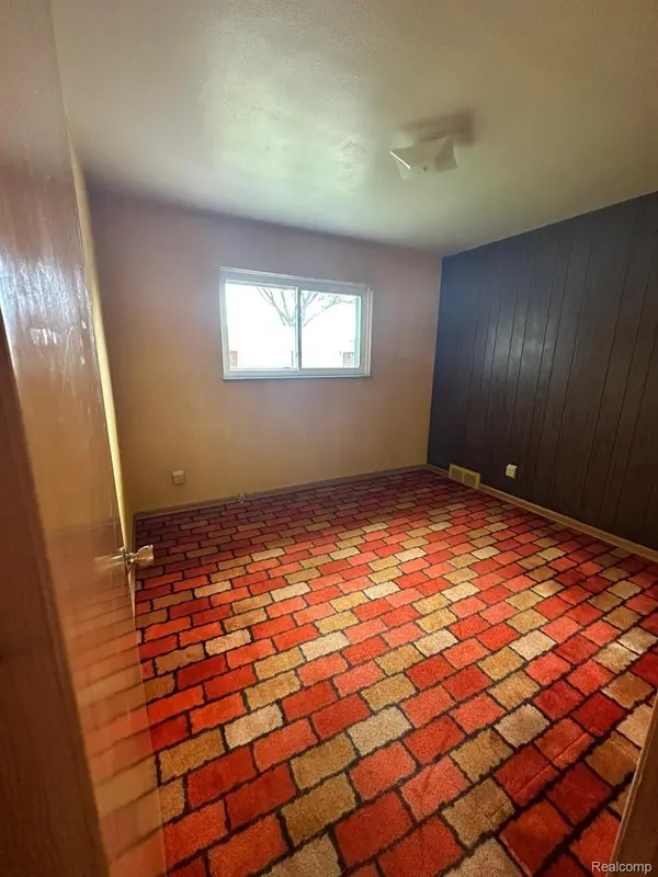 Warren, MI 48093,28876 PALM BEACH DR