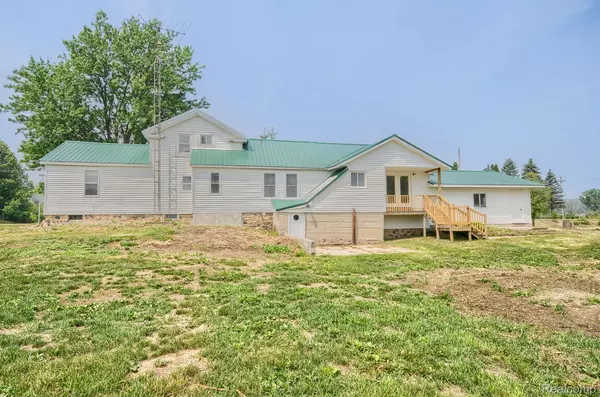 Columbiaville, MI 48421,5638 N  LAKE RD