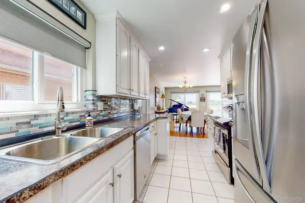 Fenton, MI 48430,14290 DARTS DR