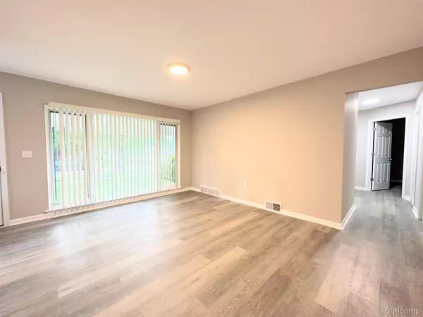 Redford, MI 48240,18671 MACARTHUR