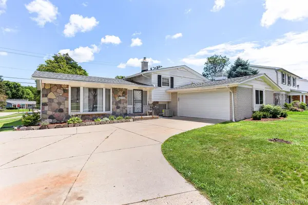 27076 NANTUCKET, Southfield, MI 48076