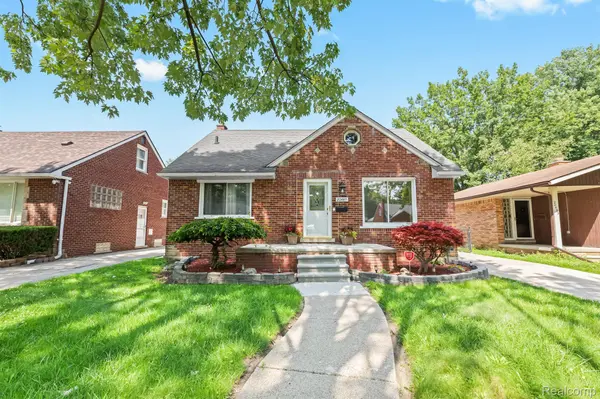 20485 WOODMONT ST, Harper Woods, MI 48225