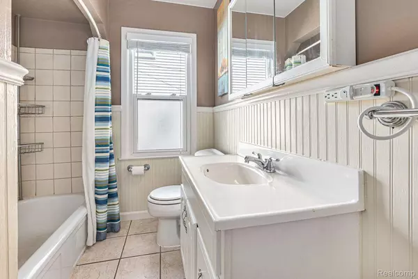 Clawson, MI 48017,1442 OAKLEY RD