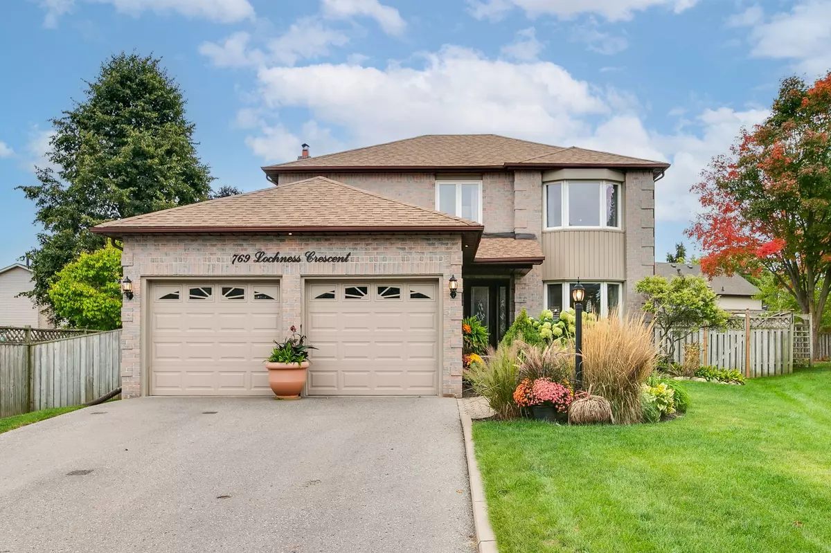 Oshawa, ON L1J 7R1,769 Lochness CRES