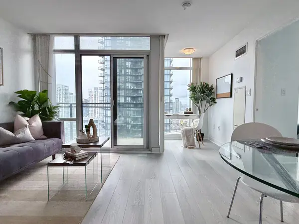 Toronto C01, ON M5V 3Z1,25 Telegram Mews #3012