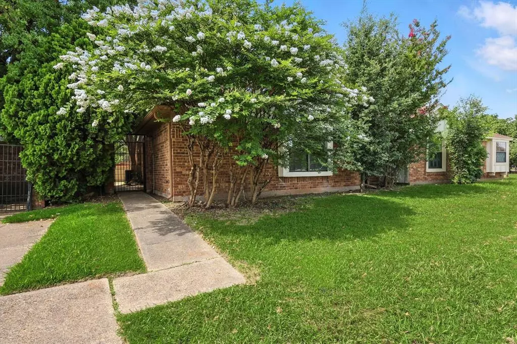 Dallas, TX 75227,2567 Summit Lane