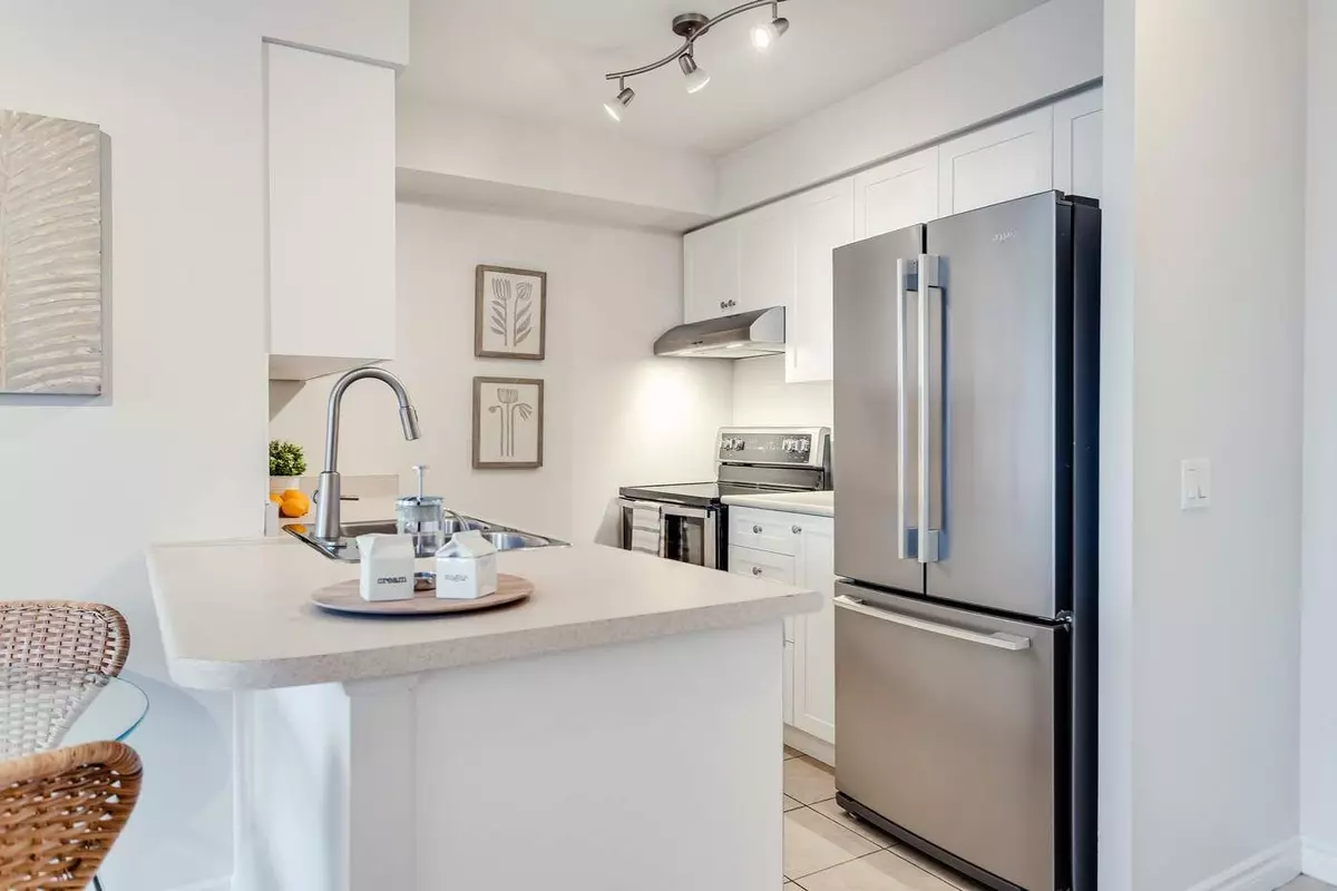 Mississauga, ON L5R 4G9,55 Strathaven DR #1707