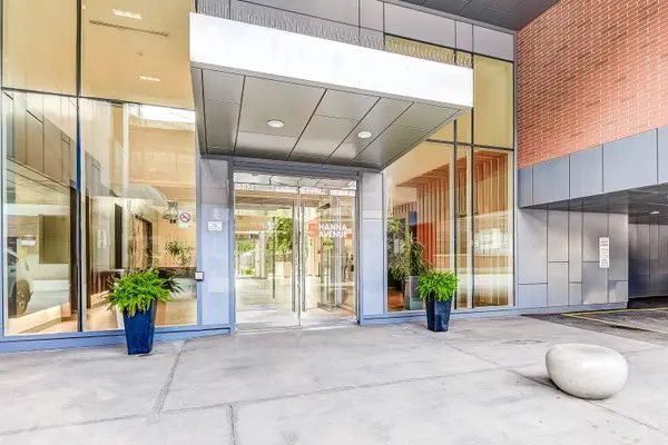 Toronto C01, ON M6K 0B3,5 Hanna AVE #449