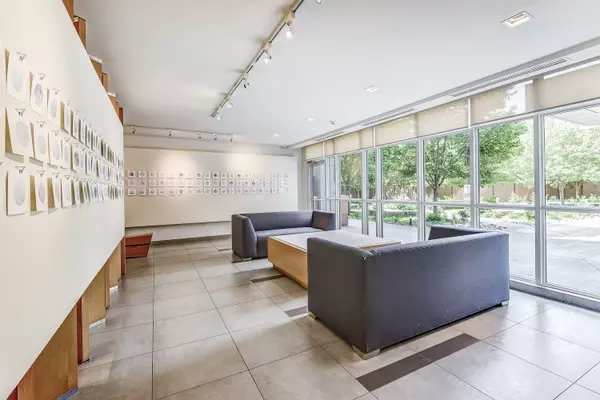 Toronto C01, ON M6K 0B3,5 Hanna AVE #449