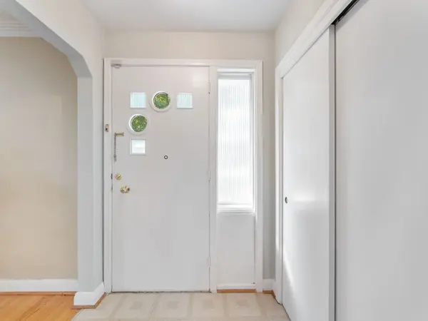 Toronto E04, ON M1R 2A1,18 Danube DR