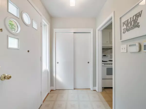 Toronto E04, ON M1R 2A1,18 Danube DR