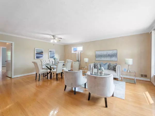 Toronto E04, ON M1R 2A1,18 Danube DR