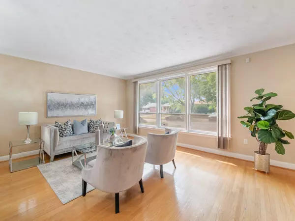 Toronto E04, ON M1R 2A1,18 Danube DR