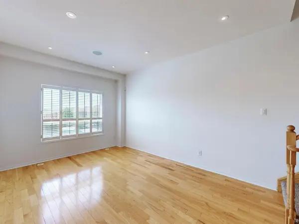 Mississauga, ON L5W 1R8,6630 Opera Glass CRES