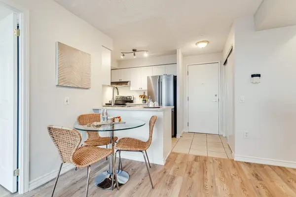 Mississauga, ON L5R 4G9,55 Strathaven DR #1707