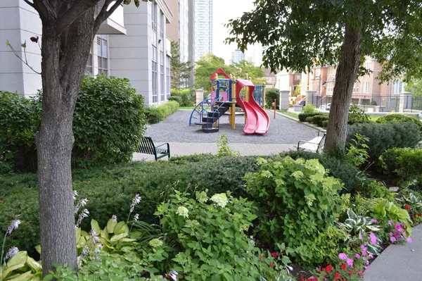 Mississauga, ON L5R 4G9,55 Strathaven DR #1707