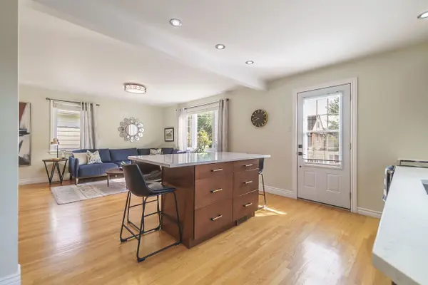 647 Montrose ST, Peterborough South, ON K9J 3C3