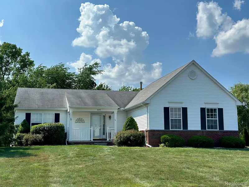 8072 LARK LN, Grand Blanc, MI 48439