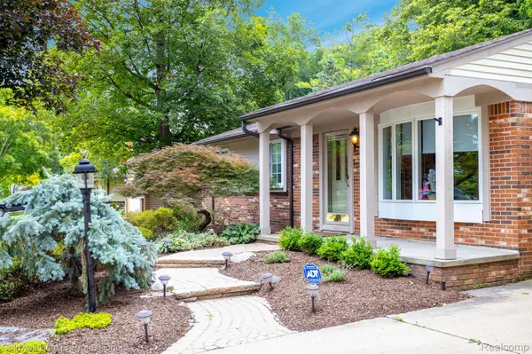 Novi, MI 48375,40225 SANDPOINT WAY