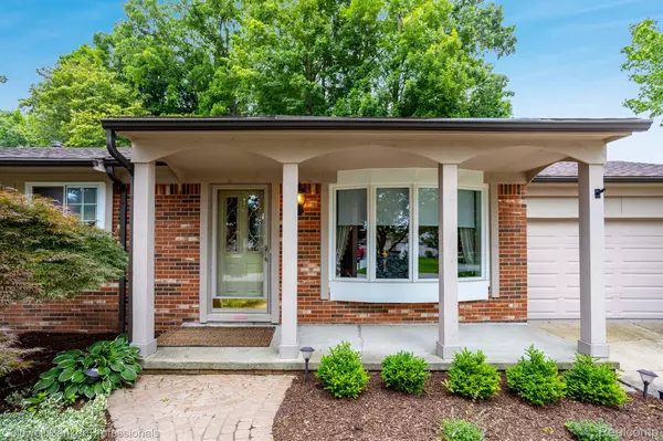 Novi, MI 48375,40225 SANDPOINT WAY