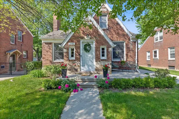 1748 Allard, Grosse Pointe Woods, MI 48236