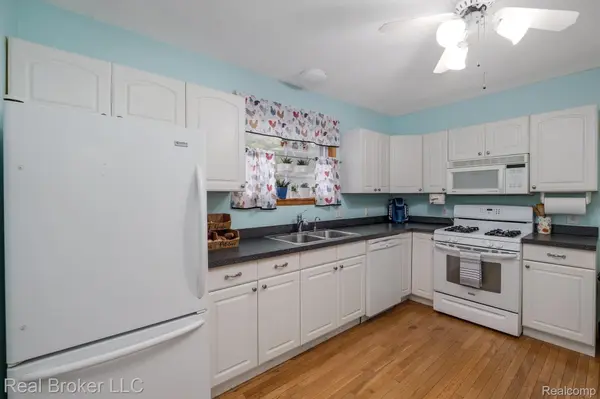 Farmington Hills, MI 48336,21319 COLLINGHAM AVE