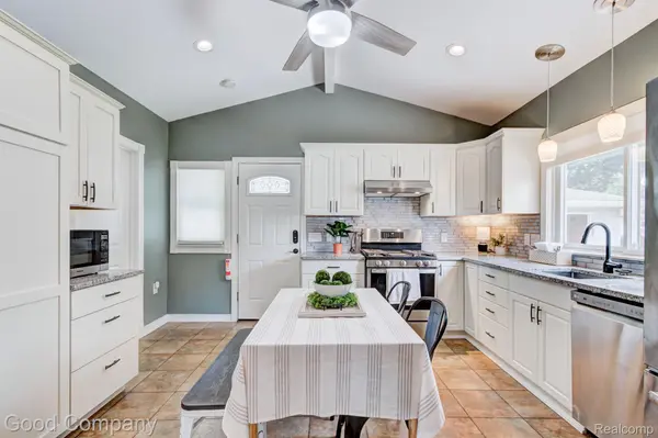 Madison Heights, MI 48071,612 E BARRETT AVE