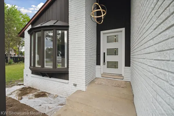 Novi, MI 48375,24560 KNOLLWOOD ST