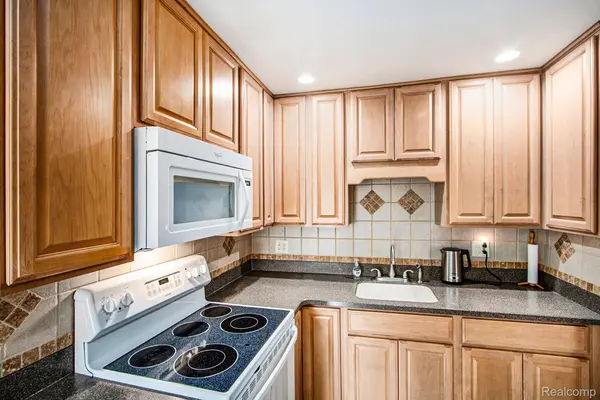 Clinton Township, MI 48035,36556 Birwood ST