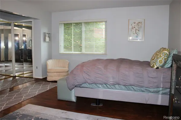 Bloomfield Hills, MI 48304,1761 HUNTINGWOOD LN #B