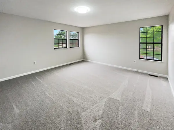 Clinton Township, MI 48038,16664 HEATHERWOOD DR