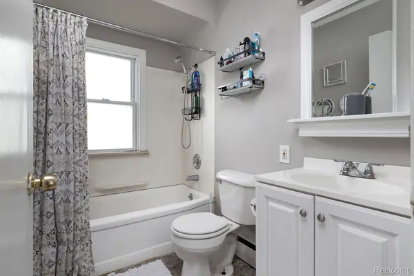 Redford, MI 48240,19610 GARFIELD