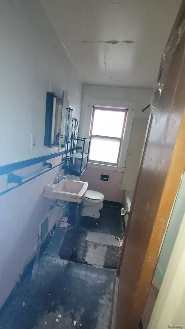 Detroit, MI 48227,14184 STRATHMOOR ST