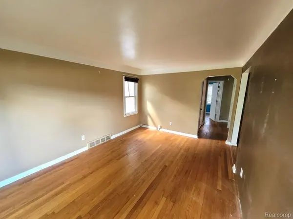 Harper Woods, MI 48225,21325 BOURNEMOUTH ST