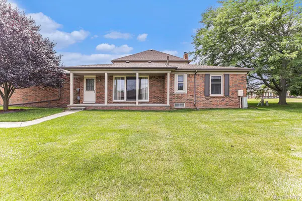 Shelby Twp, MI 48315,49637 HAMILTON