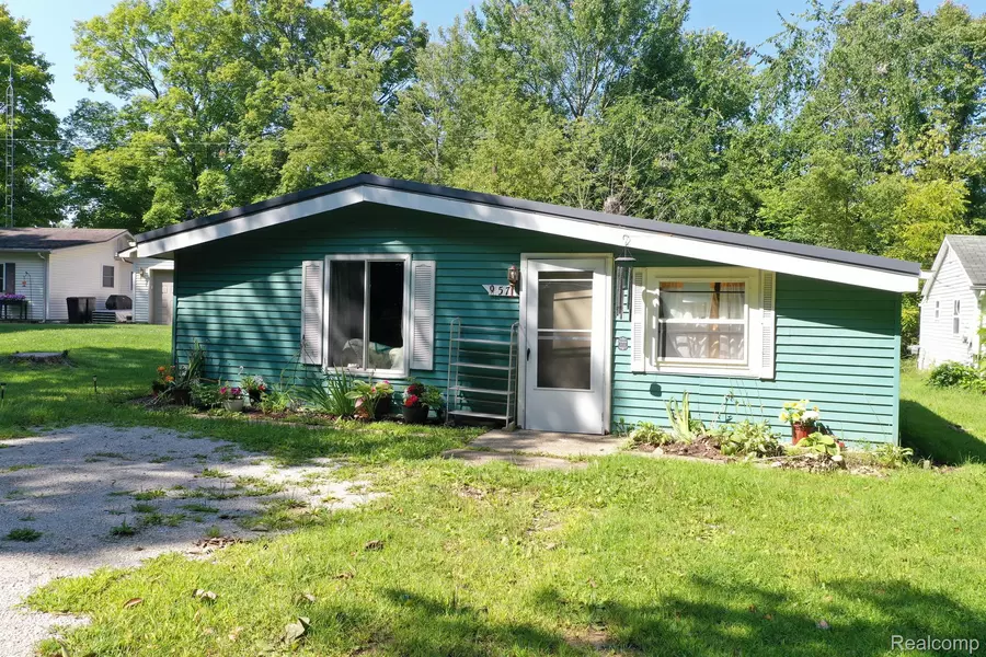 957 PANTEK DR, Attica, MI 48412