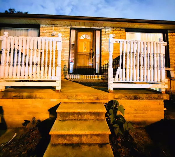 Toronto E04, ON M1K 2E8,898 Kennedy RD #Main Room