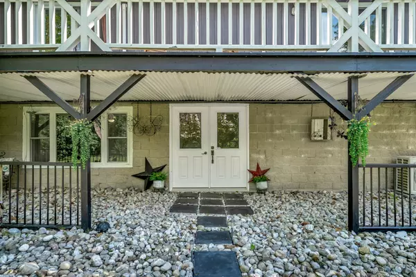 Prince Edward County, ON K0K 2T0,11807 LOYALIST Pkwy