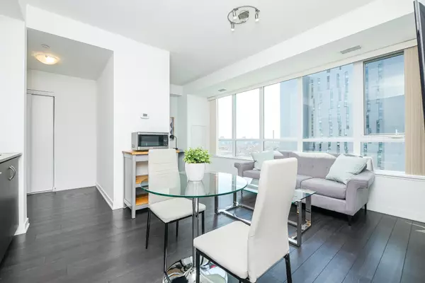 Toronto C01, ON M5T 0C1,181 Huron ST #1605