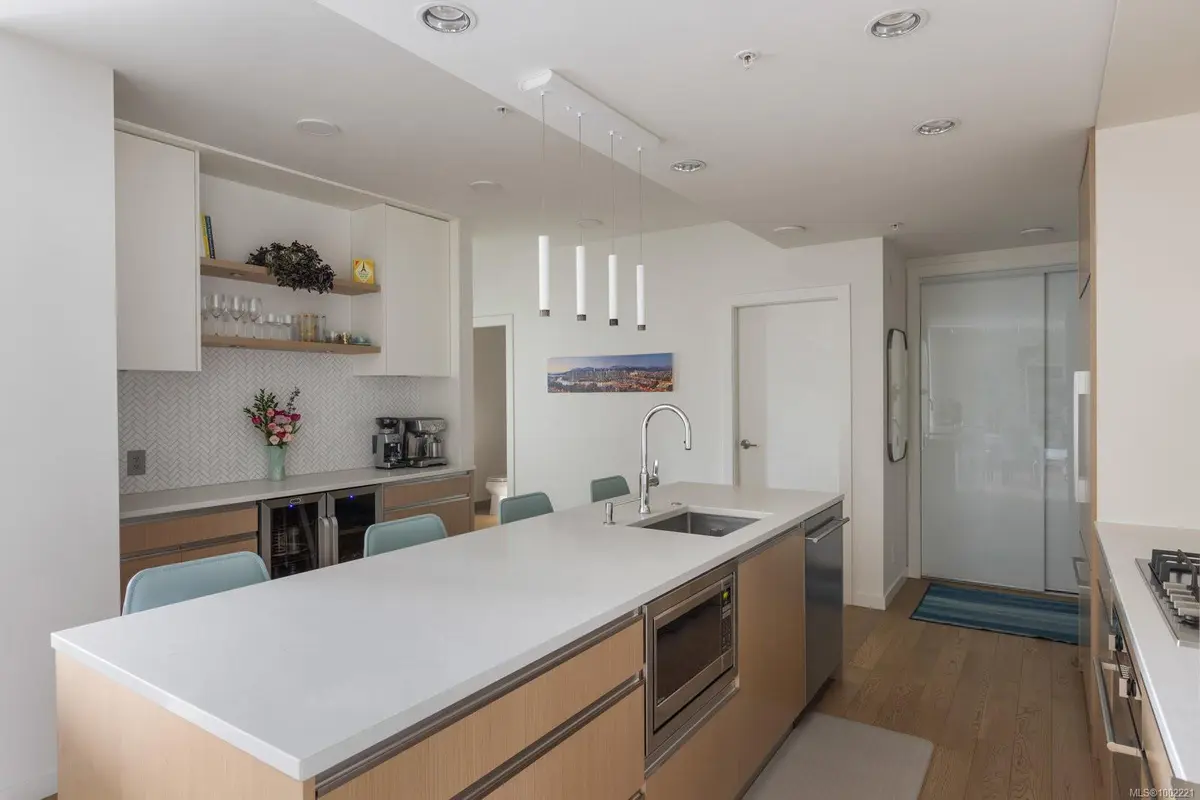 Victoria, BC V8V 0E1,1033 Cook St #217