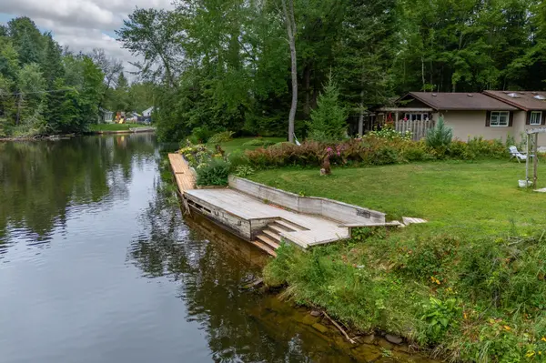 Kawartha Lakes, ON K0M 1N0,357 Southam DR