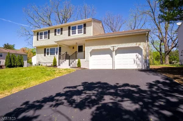 4 Harvey Rd, South Brunswick Twp., NJ 08852